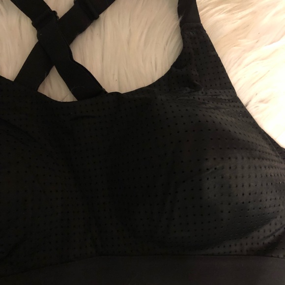 Victoria’s Secret lightweight sports bra - Picture 1 of 2
